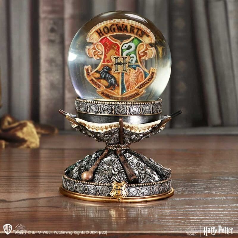 harry potter snow globe uk,harry potter snow globe,Harry Potter Christmas snow globe,Harry Potter hogwarts snow globe