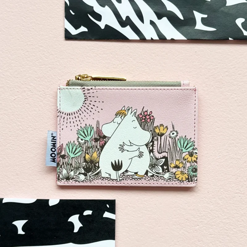 MMPURLO_5_ac494b99-09bf-4fec-bcce-668709f03414_1390x1390.jpg Moomin Love purse