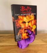 dragon claw book holder,dragon bookend,gothic bookend,fantasy decor,medieval decor,planet goblin,dark academia decor,dnd gift,bookworm gift,shelf decor,desk decor,dragon decor,reader gift