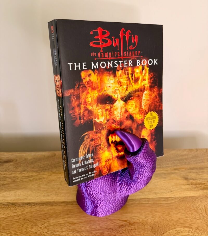 dragon claw book holder,dragon bookend,gothic bookend,fantasy decor,medieval decor,planet goblin,dark academia decor,dnd gift,bookworm gift,shelf decor,desk decor,dragon decor,reader gift